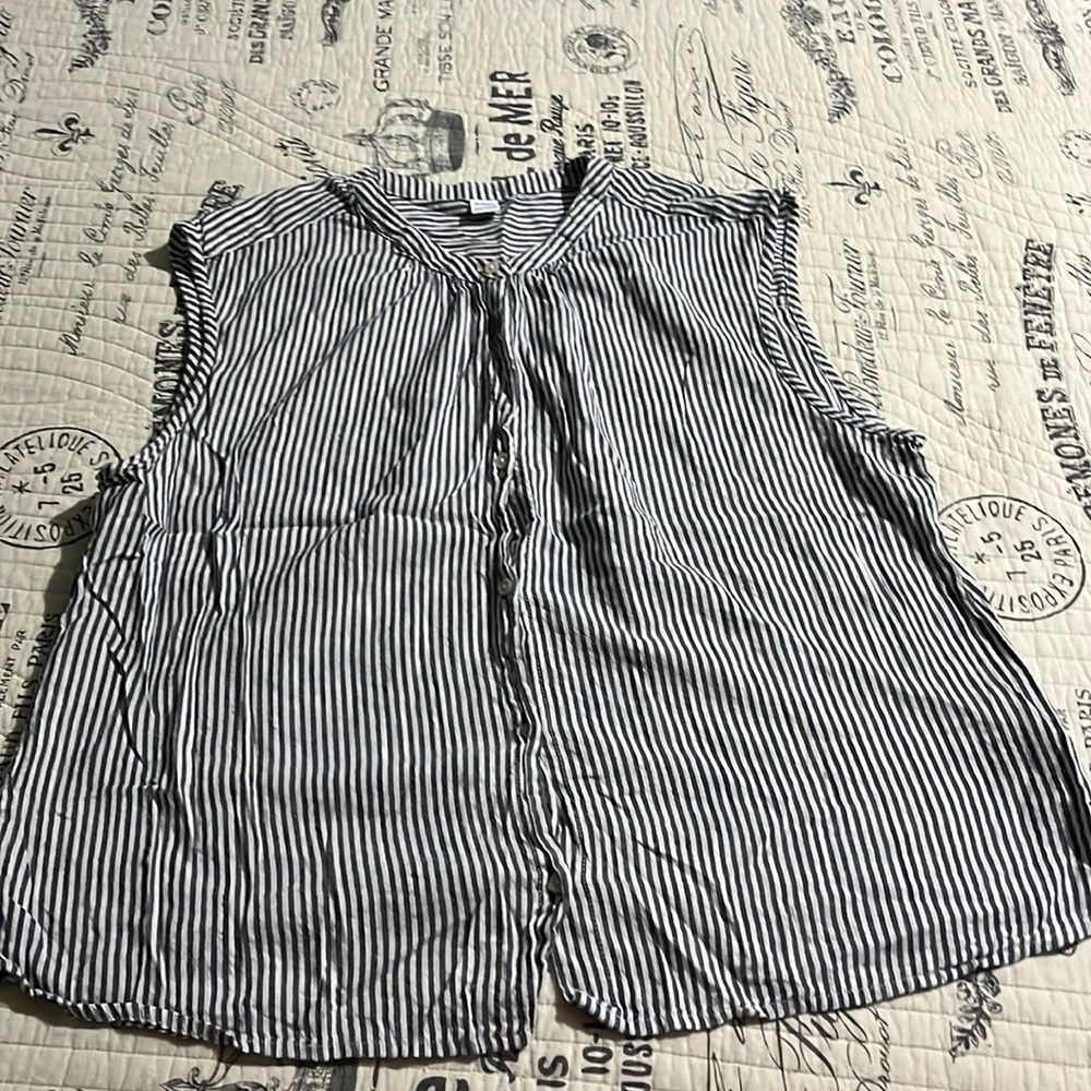Woman’s grey and white striped sleeveless blouse not new no tags size L